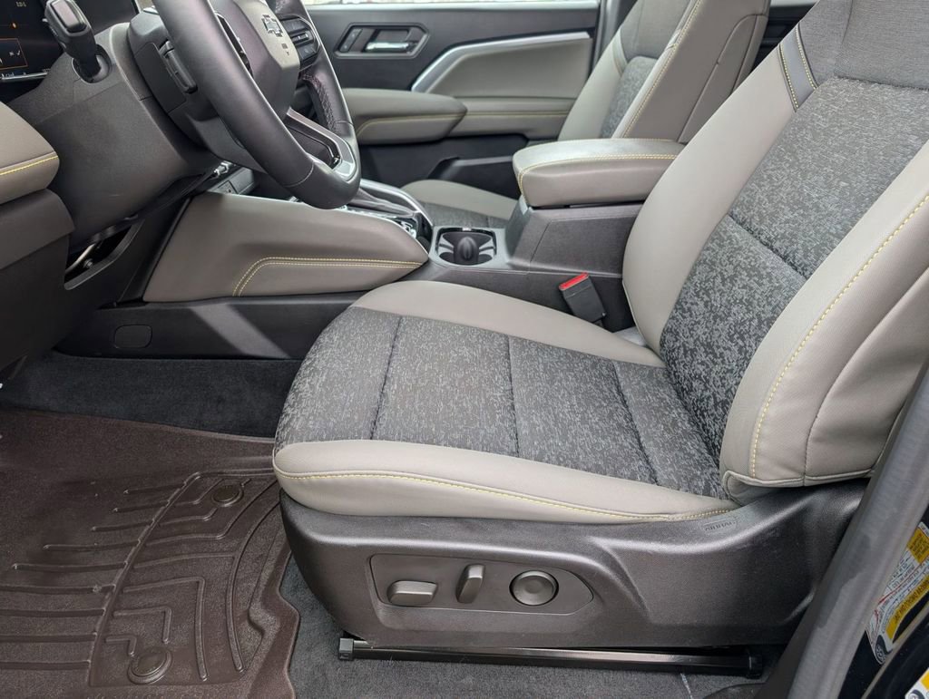 Used 2024 Chevrolet Colorado ZR2 w/ Technology Package image 19