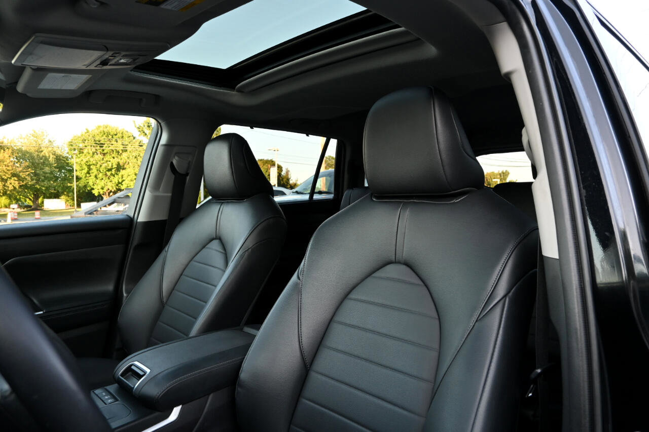 Used 2021 Toyota Highlander XLE image 16