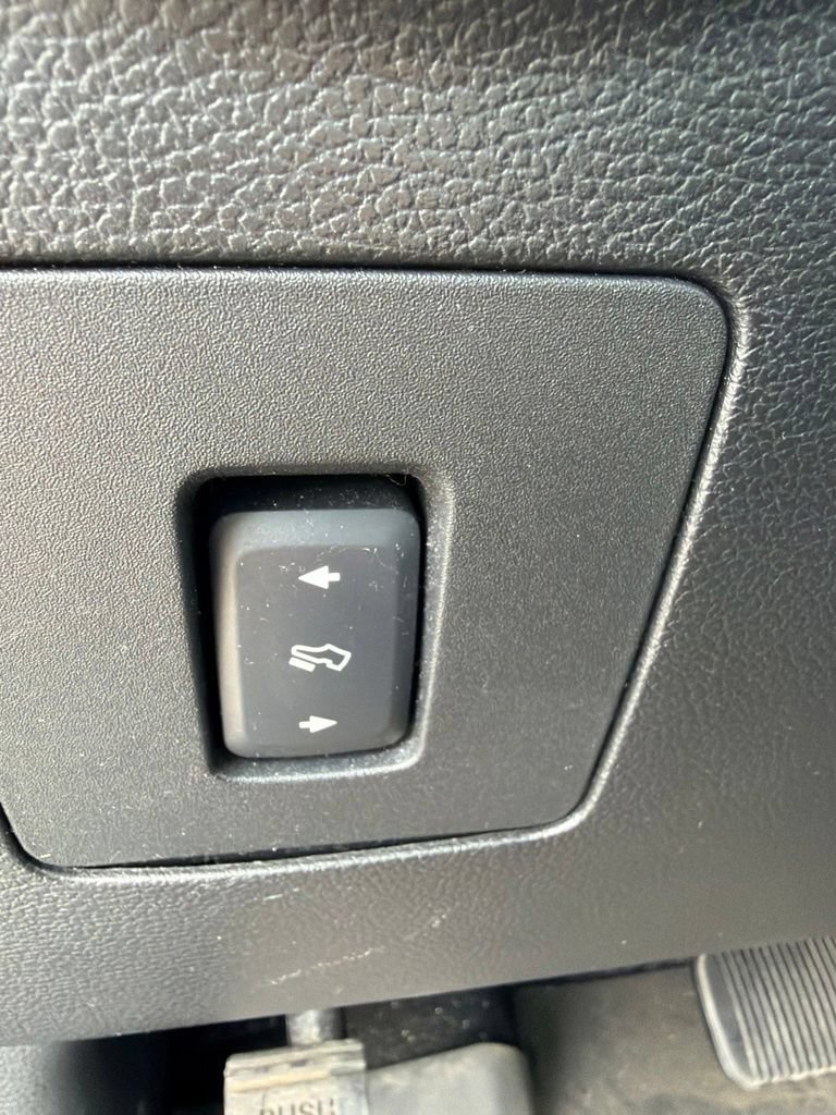 Used 2015 Ford F150 Lariat w/ Equipment Group 502A Luxury AWD/4WD image 14