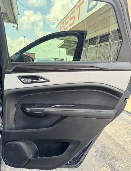 Used 2015 Cadillac SRX Luxury w/ Driver Awareness Package FWD image 23