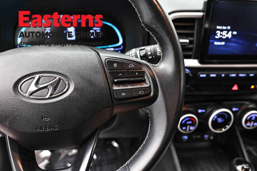 Used 2023 Hyundai Venue Limited FWD image 16