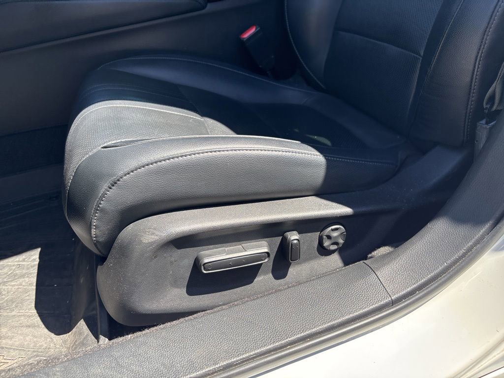 Used 2018 Honda Accord Touring image 10