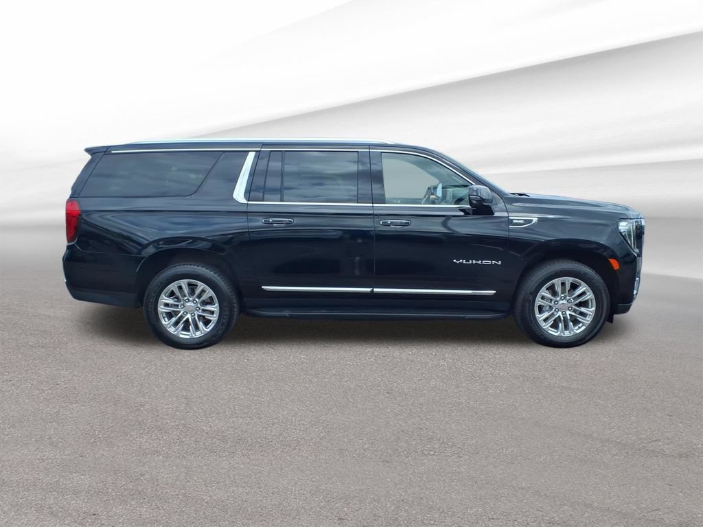 Certified 2023 GMC Yukon XL SLT w/ SLT Premium Package AWD/4WD image 7