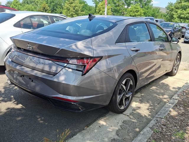 Used 2022 Hyundai Elantra Limited w/ Cargo Package FWD image 4