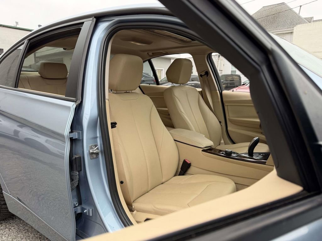 Used 2014 BMW 320i xDrive Sedan AWD/4WD image 10