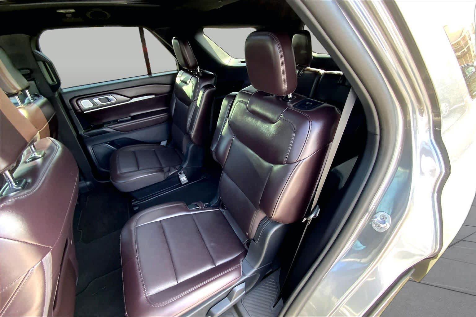 Certified 2025 Ford Explorer Platinum RWD image 19