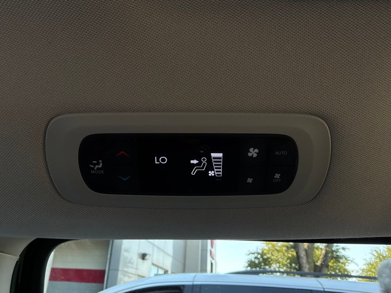 Used 2023 Chrysler Pacifica Touring-L FWD image 15