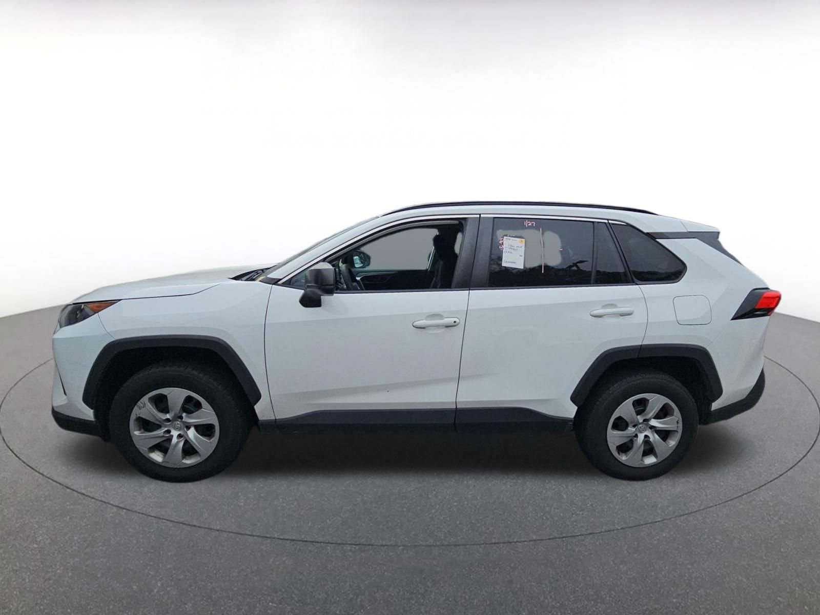 Used 2021 Toyota RAV4 LE image 4