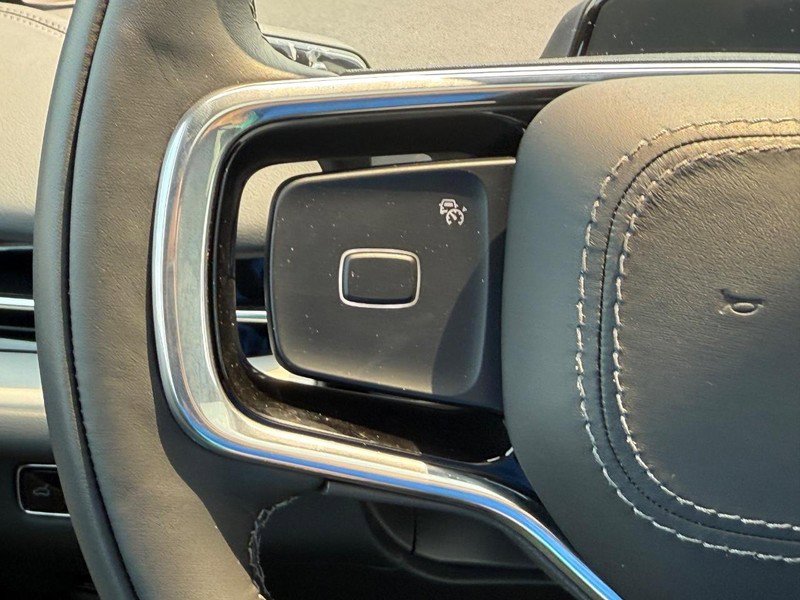 New 2025 Lincoln Navigator Reserve w/ Jet Appearance Package AWD/4WD image 16