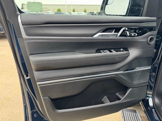 New 2026 Jeep Grand Wagoneer Summit w/ Premium Group III AWD/4WD image 8
