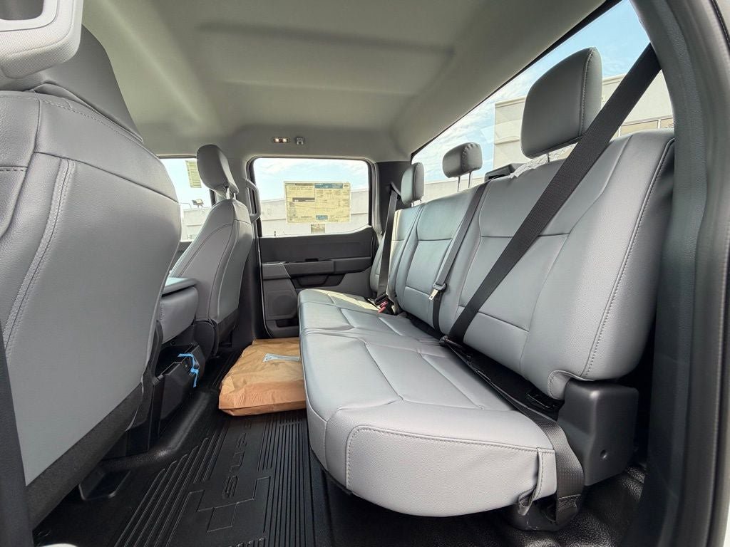 New 2026 Ford F550 4x4 Crew Cab image 17