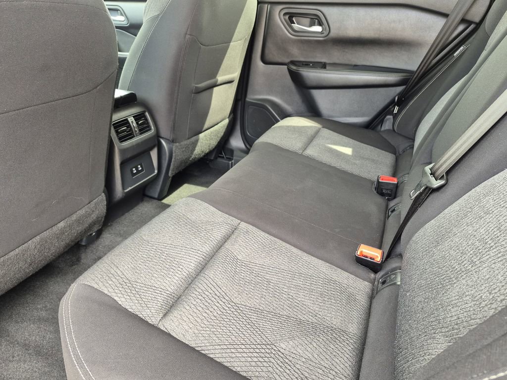 Used 2025 Nissan Rogue SV AWD/4WD image 13