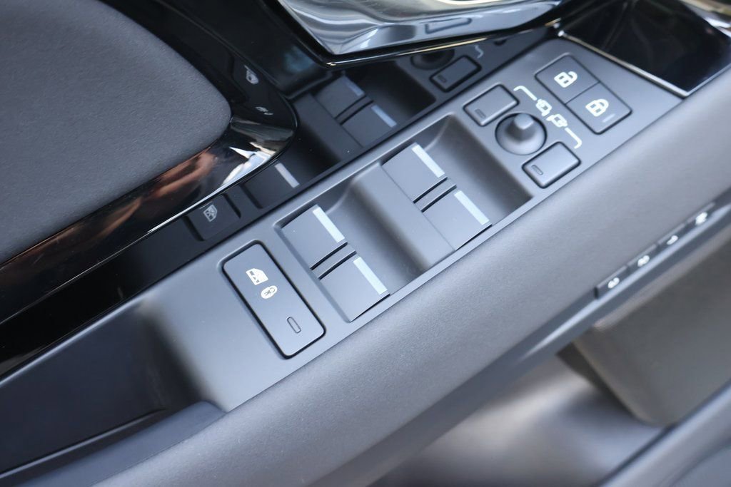 Used 2026 Land Rover Range Rover Evoque Dynamic SE image 10