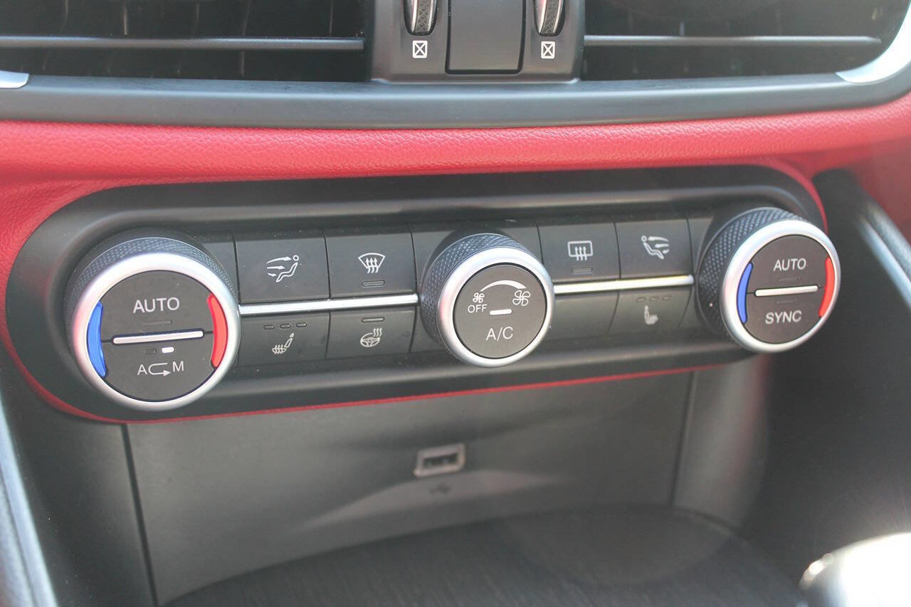 Used 2019 Alfa Romeo Giulia Ti w/ Nero Edizione image 35