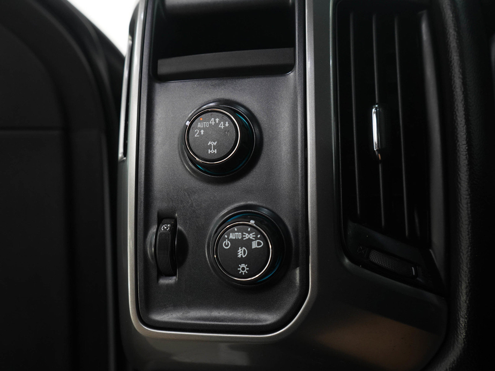 Used 2018 Chevrolet Silverado 1500 LT w/ All Star Edition AWD/4WD image 25