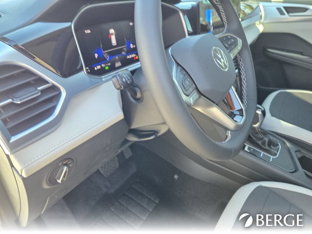 New 2026 Volkswagen Taos SE FWD image 17