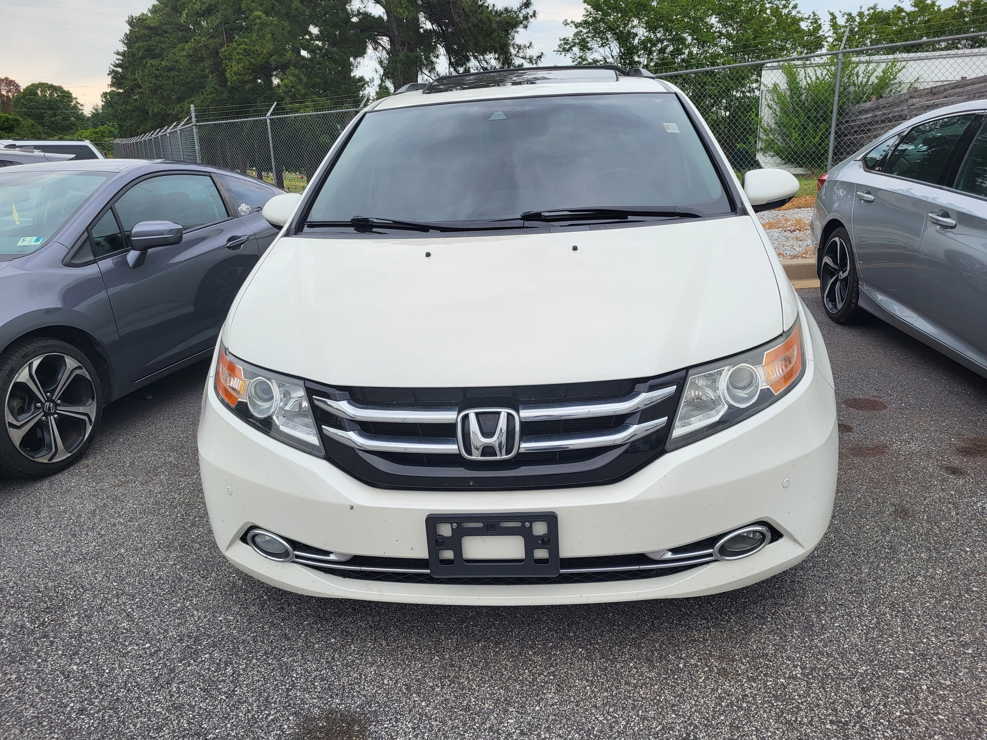 Used 2015 Honda Odyssey Touring Elite image 2