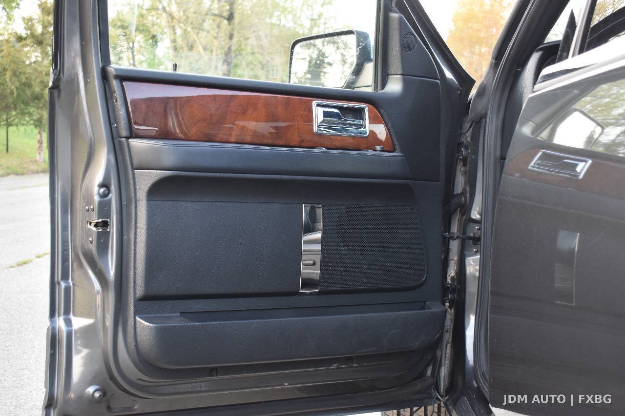 Used 2017 Lincoln Navigator Select AWD/4WD image 8