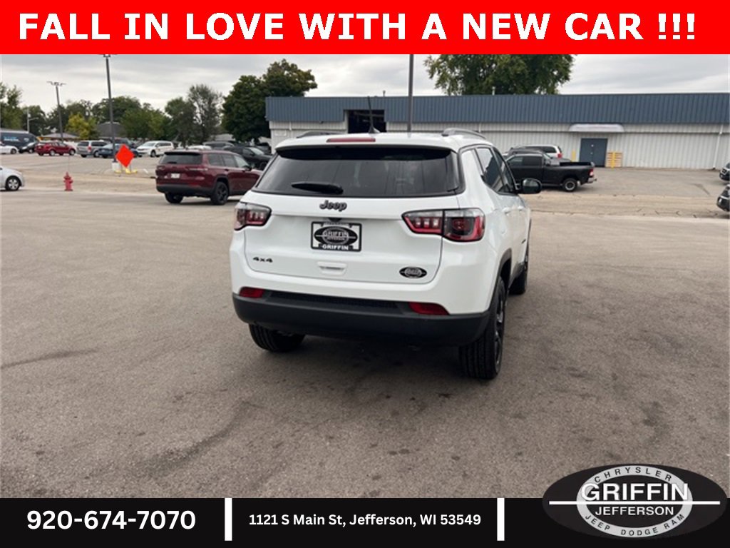 New 2025 Jeep Compass Latitude w/ Sun & Sound Group image 9