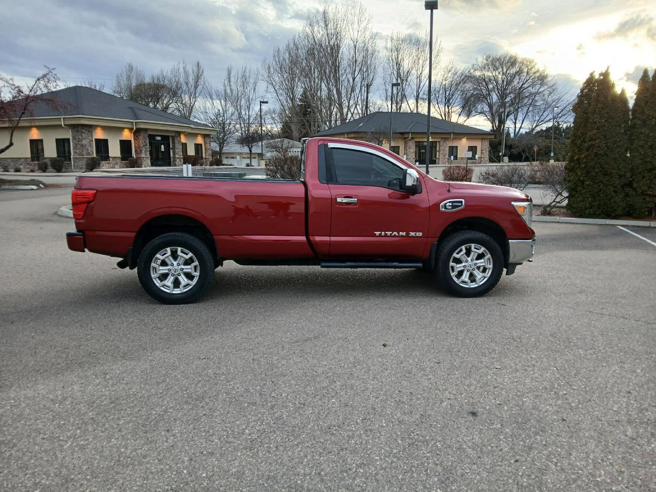 Used 2017 Nissan Titan SV AWD/4WD image 6
