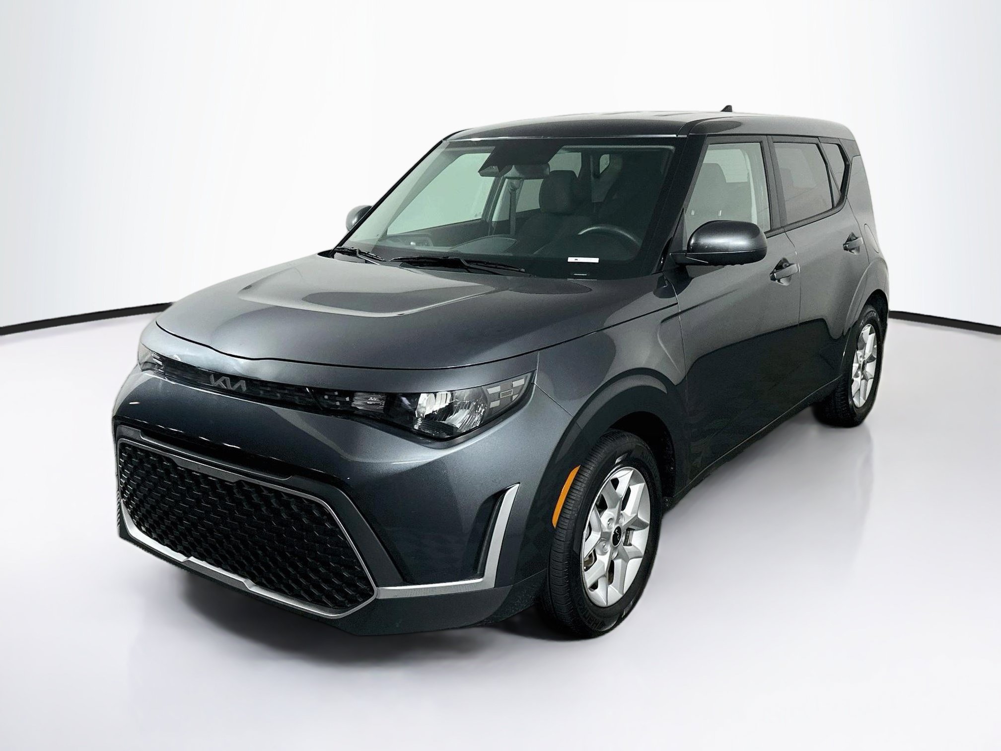 Used 2025 Kia Soul LX w/ LX Technology Package FWD image 3