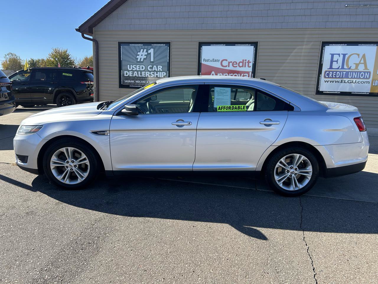 Used 2016 Ford Taurus SE FWD image 8