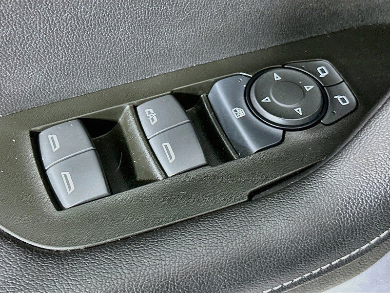 Used 2025 Chevrolet Blazer LT FWD image 18
