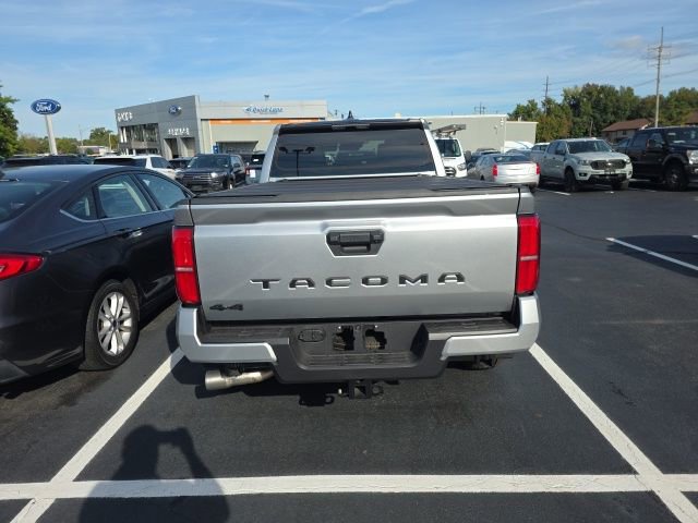 Used 2025 Toyota Tacoma SR5 image 5