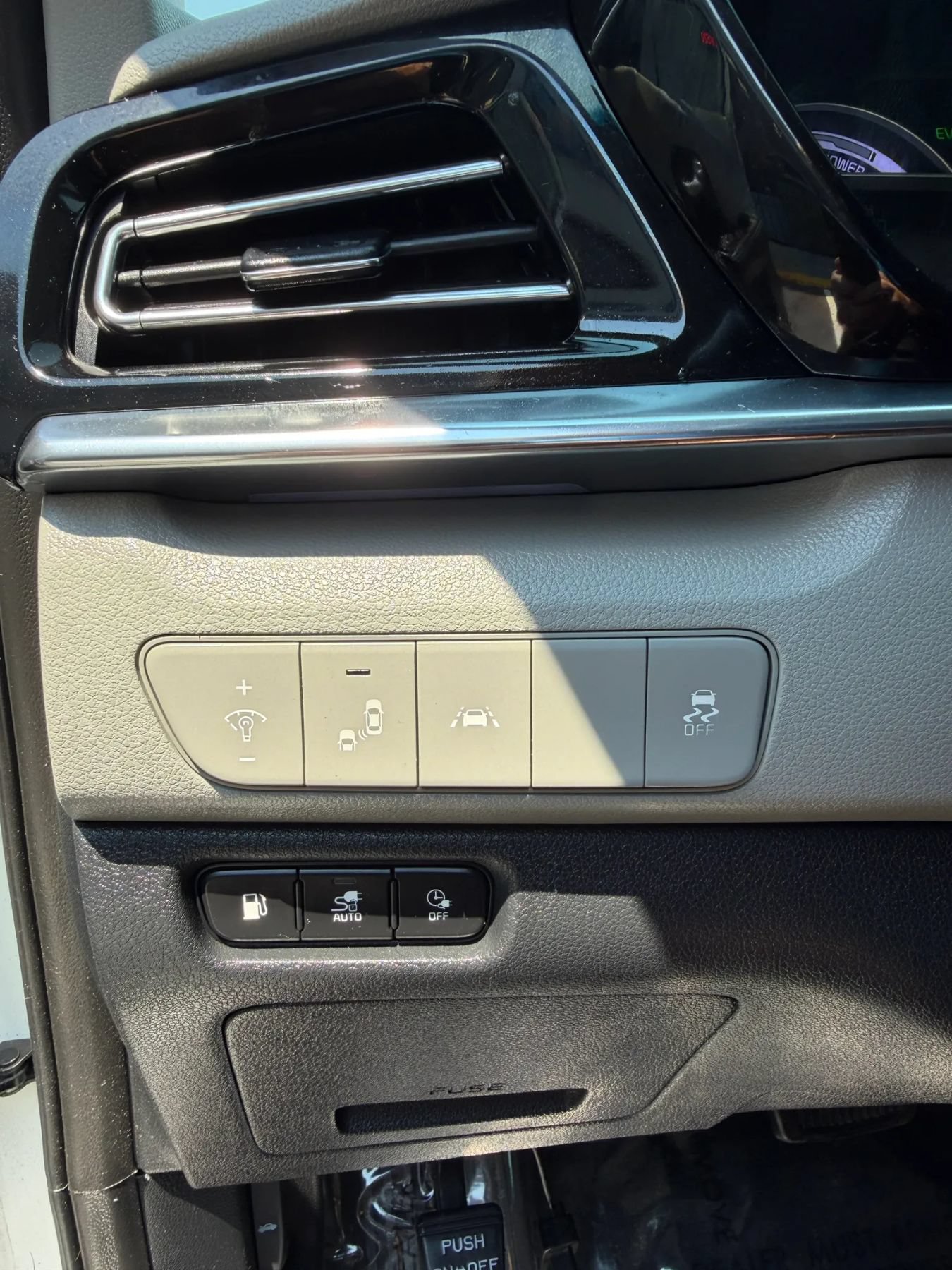 Used 2020 Kia Niro LXS FWD image 22
