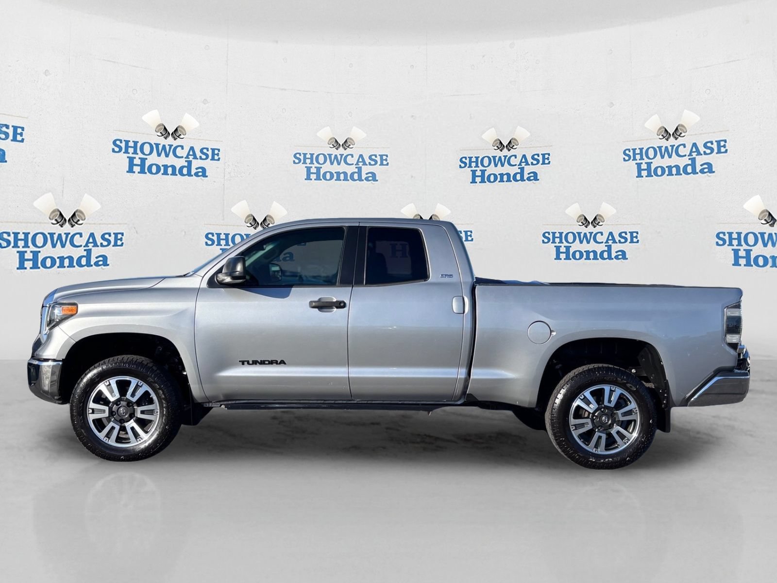 Used 2015 Toyota Tundra SR5 w/ SR5 Upgrade Package RWD image 4