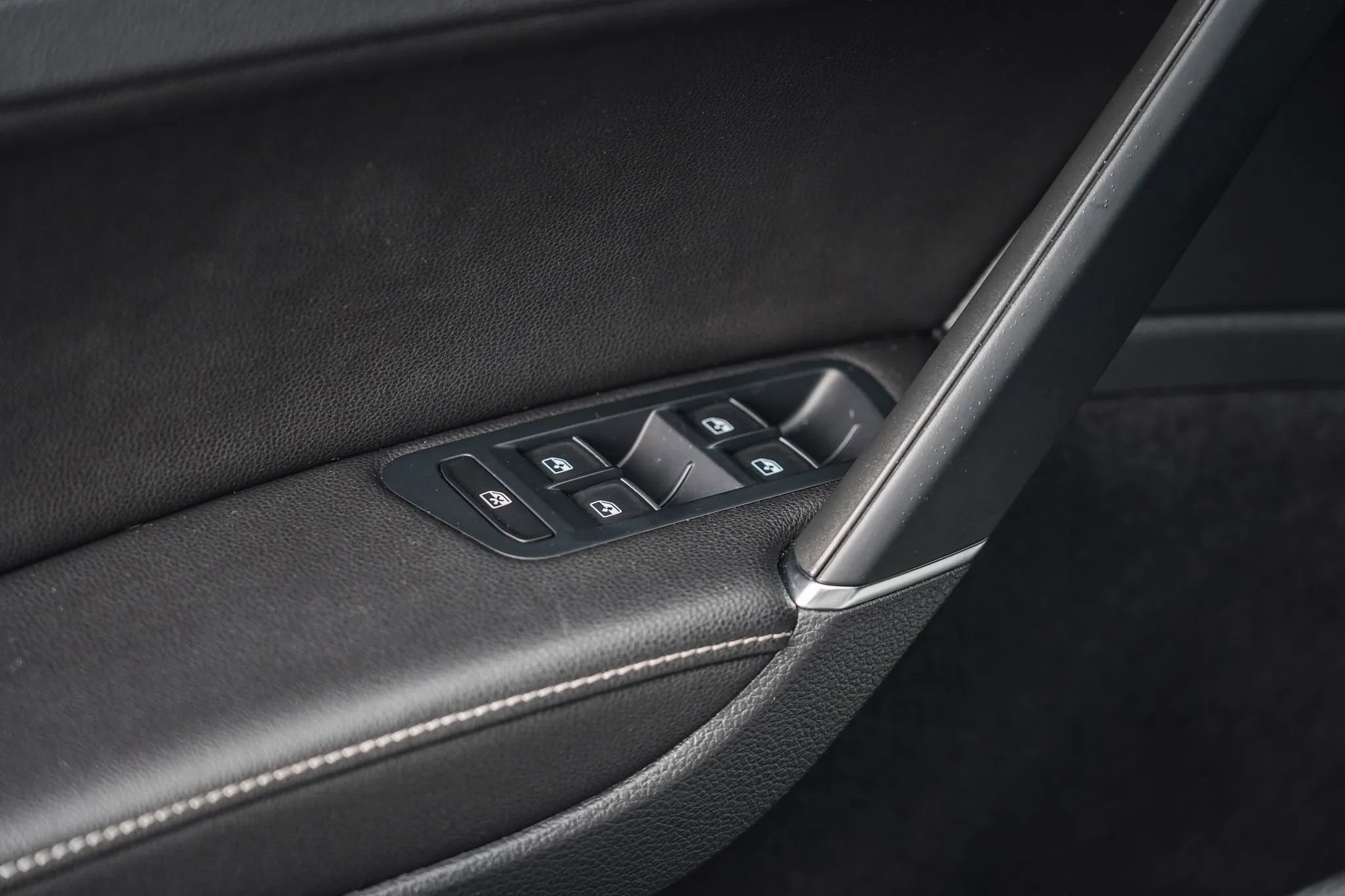 Used 2018 Volkswagen Golf R 4-Door image 38