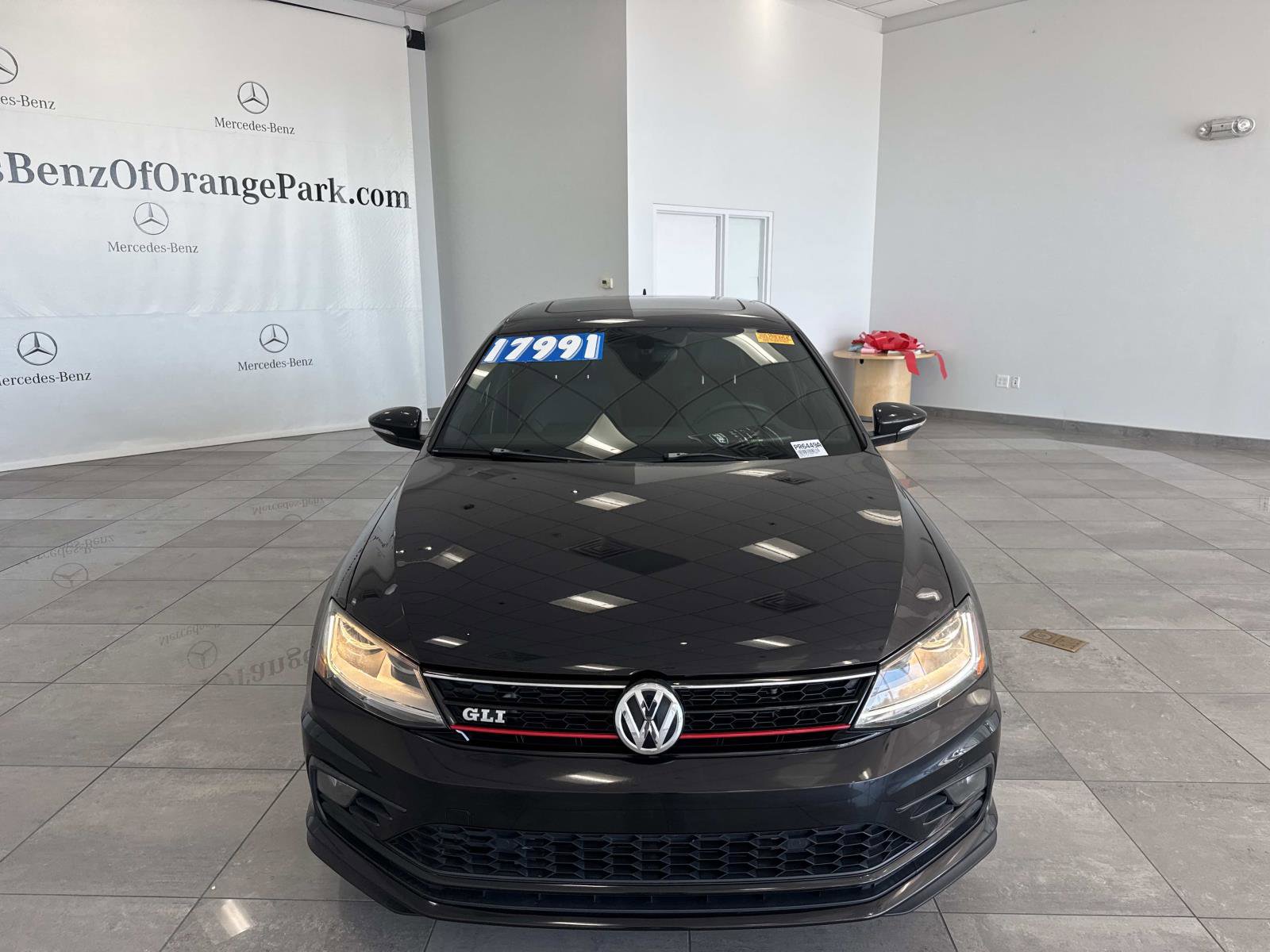 Used 2018 Volkswagen Jetta GLI FWD image 2