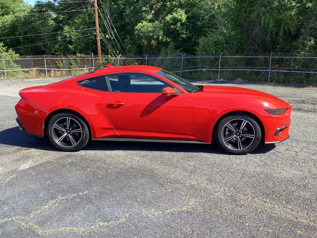 Used 2025 Ford Mustang Coupe RWD image 5