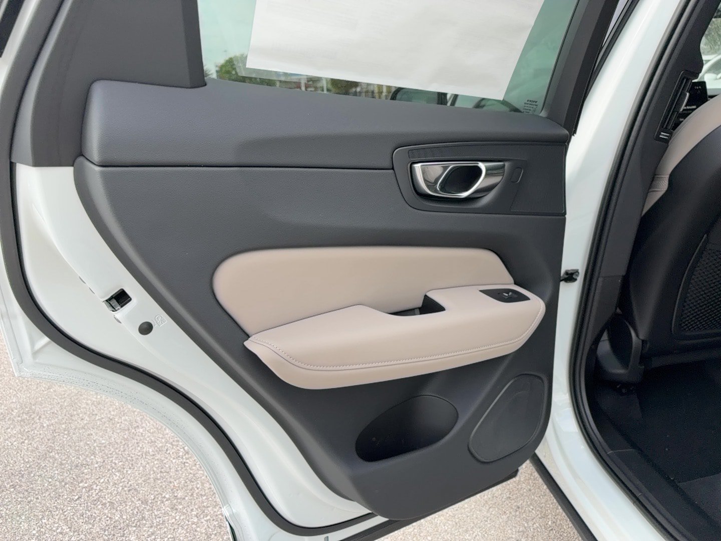 New 2027 Volvo XC60 B5 Core AWD/4WD image 14