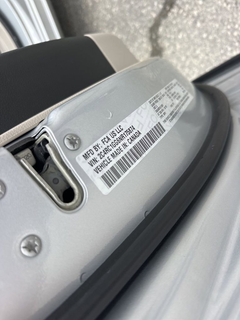 Used 2022 Chrysler Pacifica Limited image 38