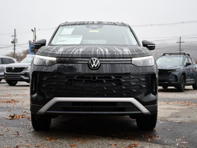 New 2026 Volkswagen Tiguan SE AWD/4WD image 2