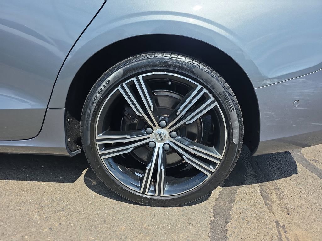 Used 2020 Volvo S60 T6 Inscription w/ Protection Package Premier image 11