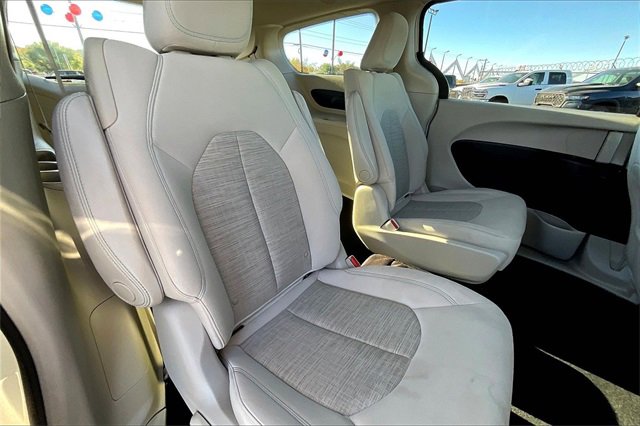 Used 2017 Chrysler Pacifica Touring Plus image 29