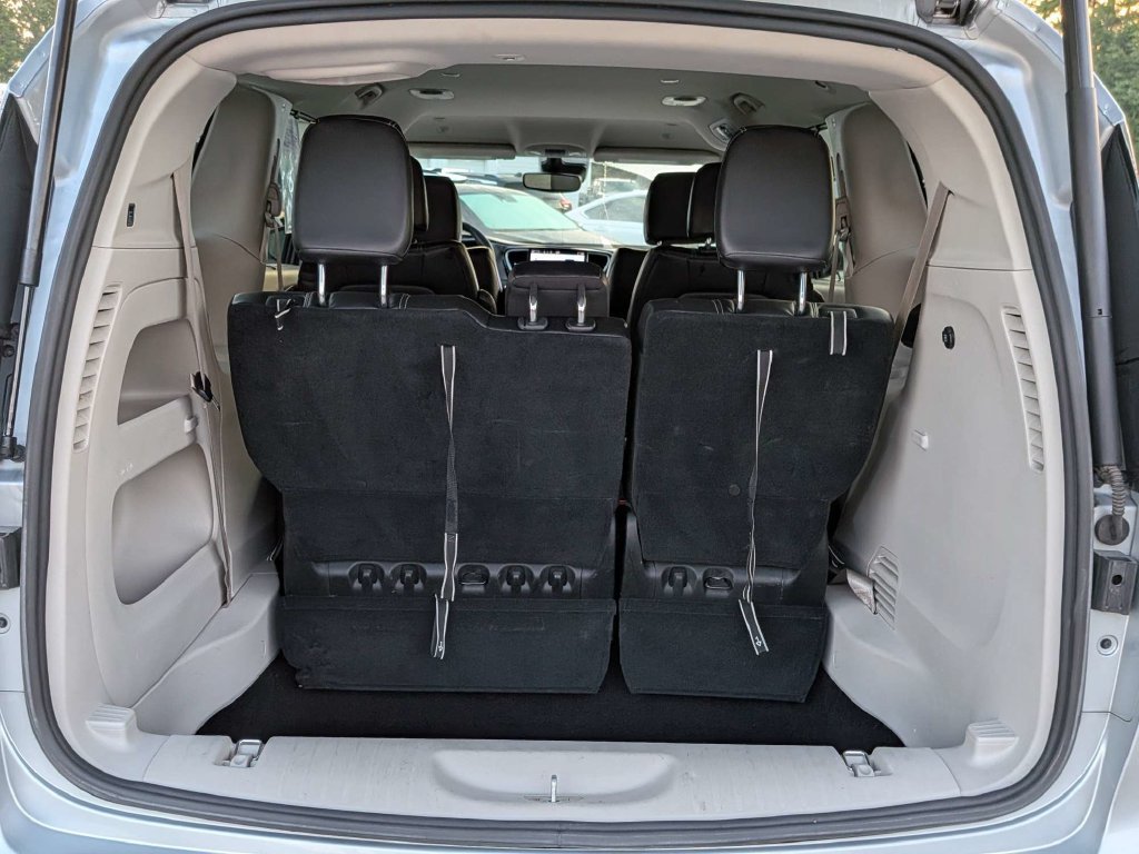Used 2023 Chrysler Pacifica Touring-L FWD image 13