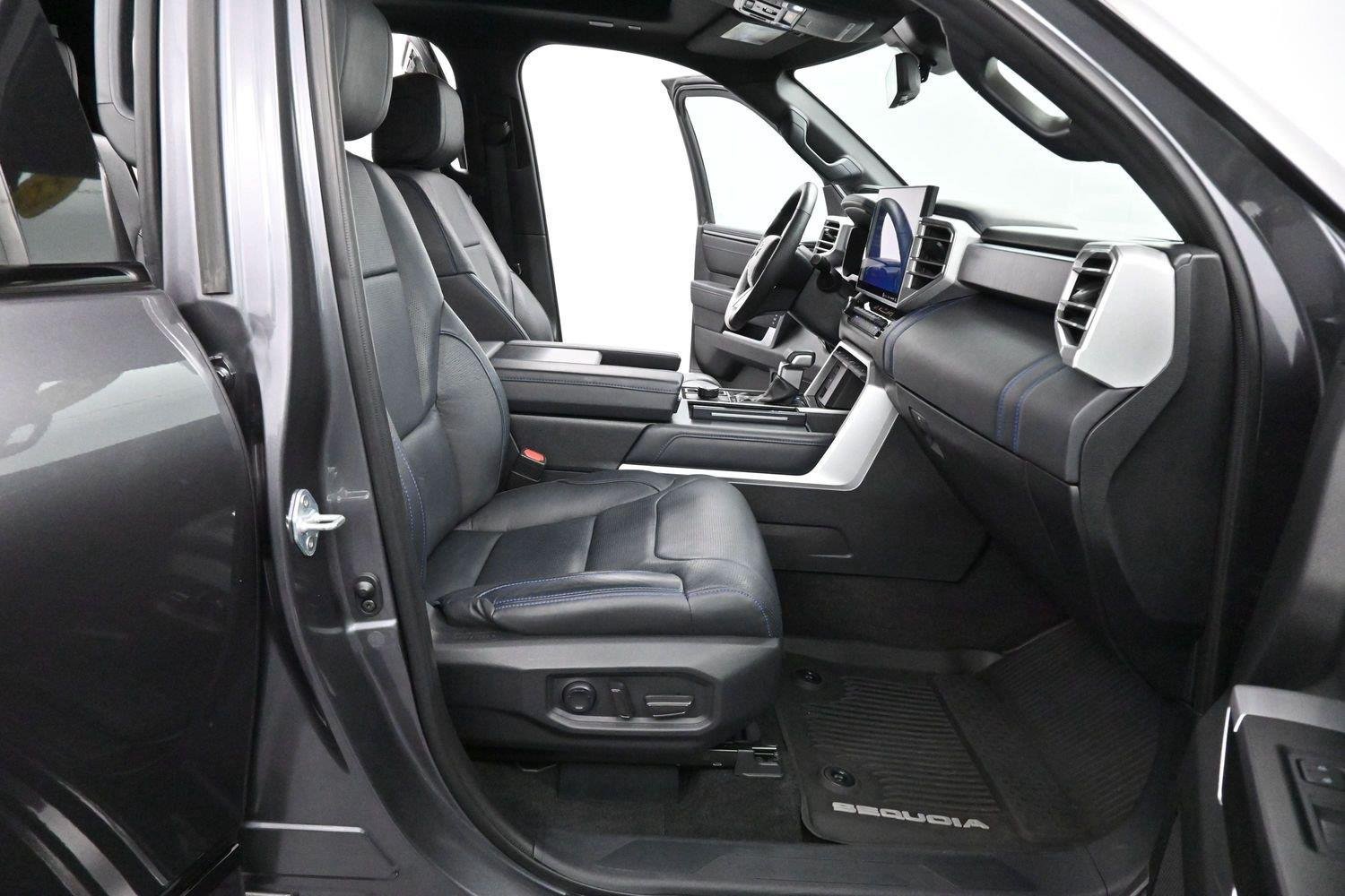 Used 2023 Toyota Sequoia Platinum AWD/4WD image 40