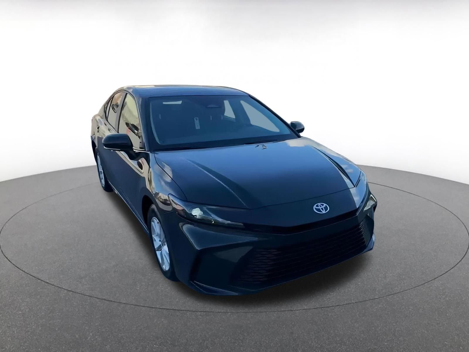 Used 2025 Toyota Camry LE image 3