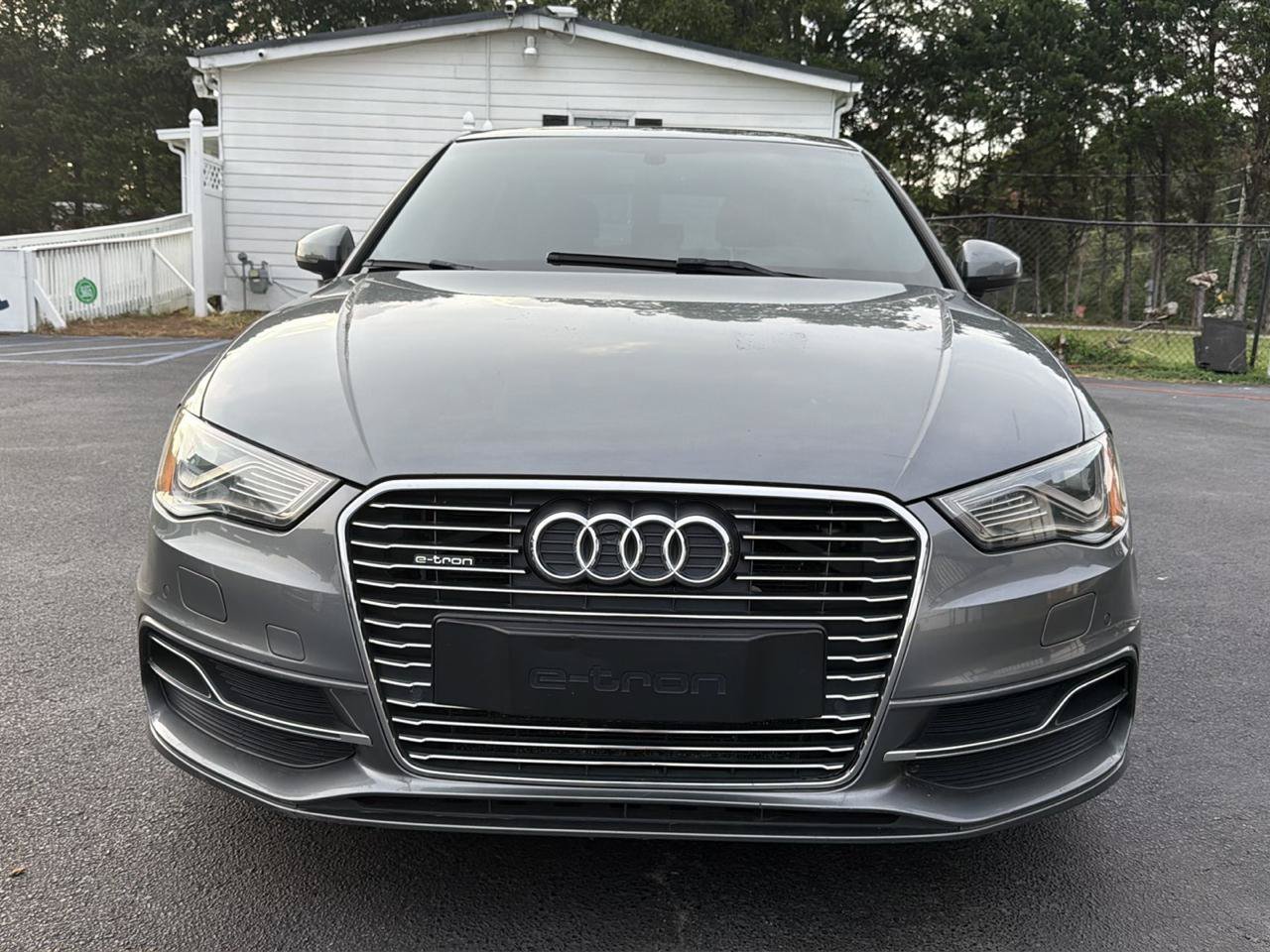 Used 2016 Audi A3 e-tron Premium Plus w/ Premium Plus Package FWD image 2