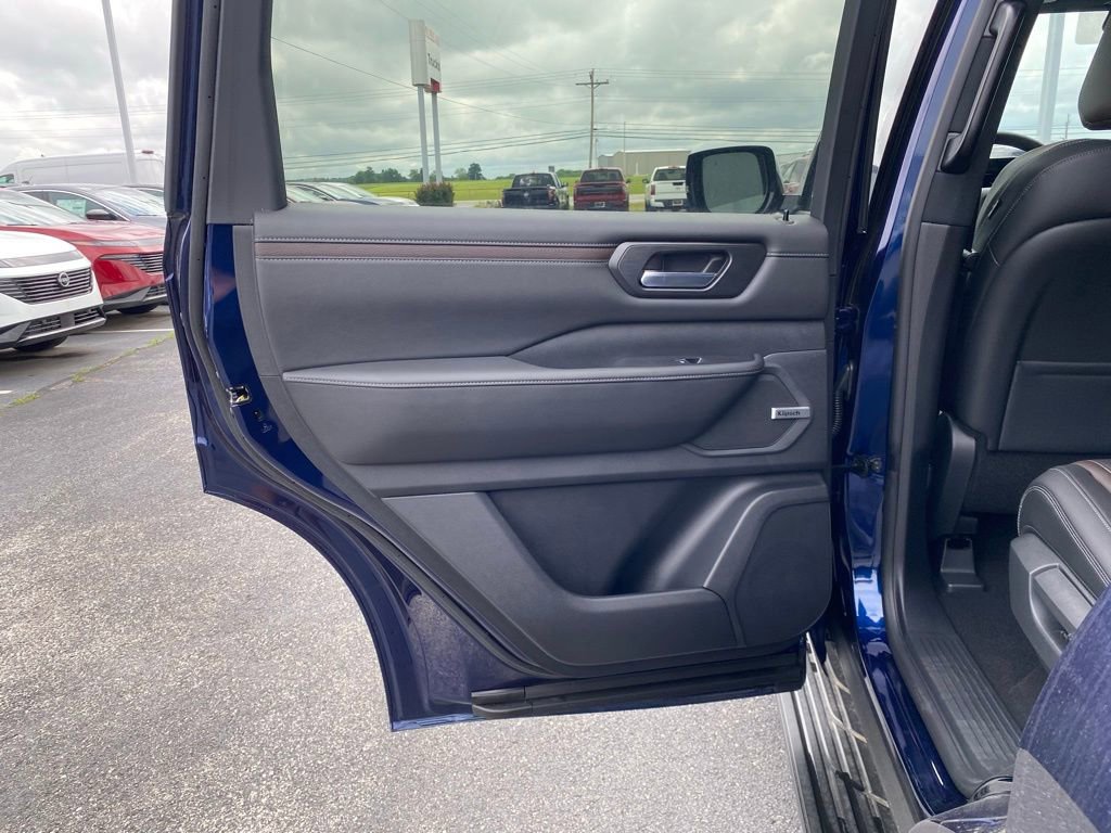 New 2025 Nissan Armada SL w/ Captain's Chari Seat Package image 18