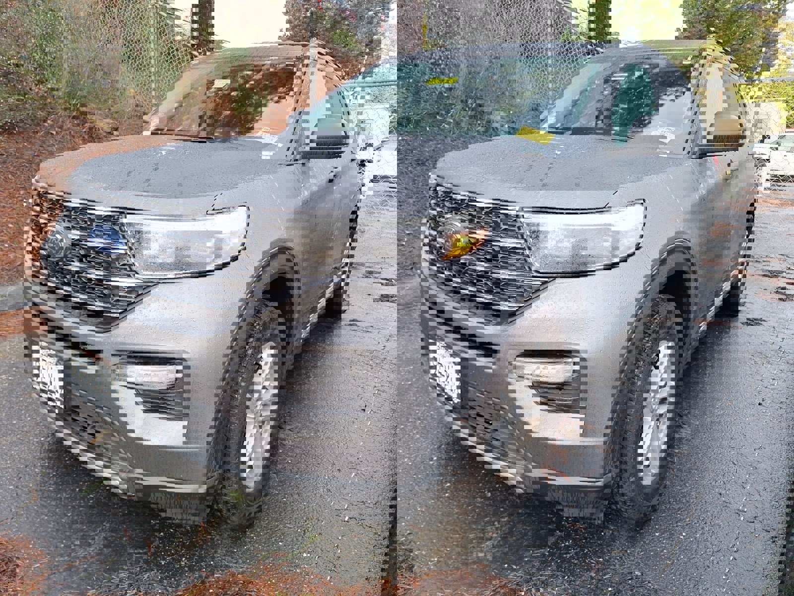 Used 2022 Ford Explorer XLT w/ Equipment Group 202A image 3