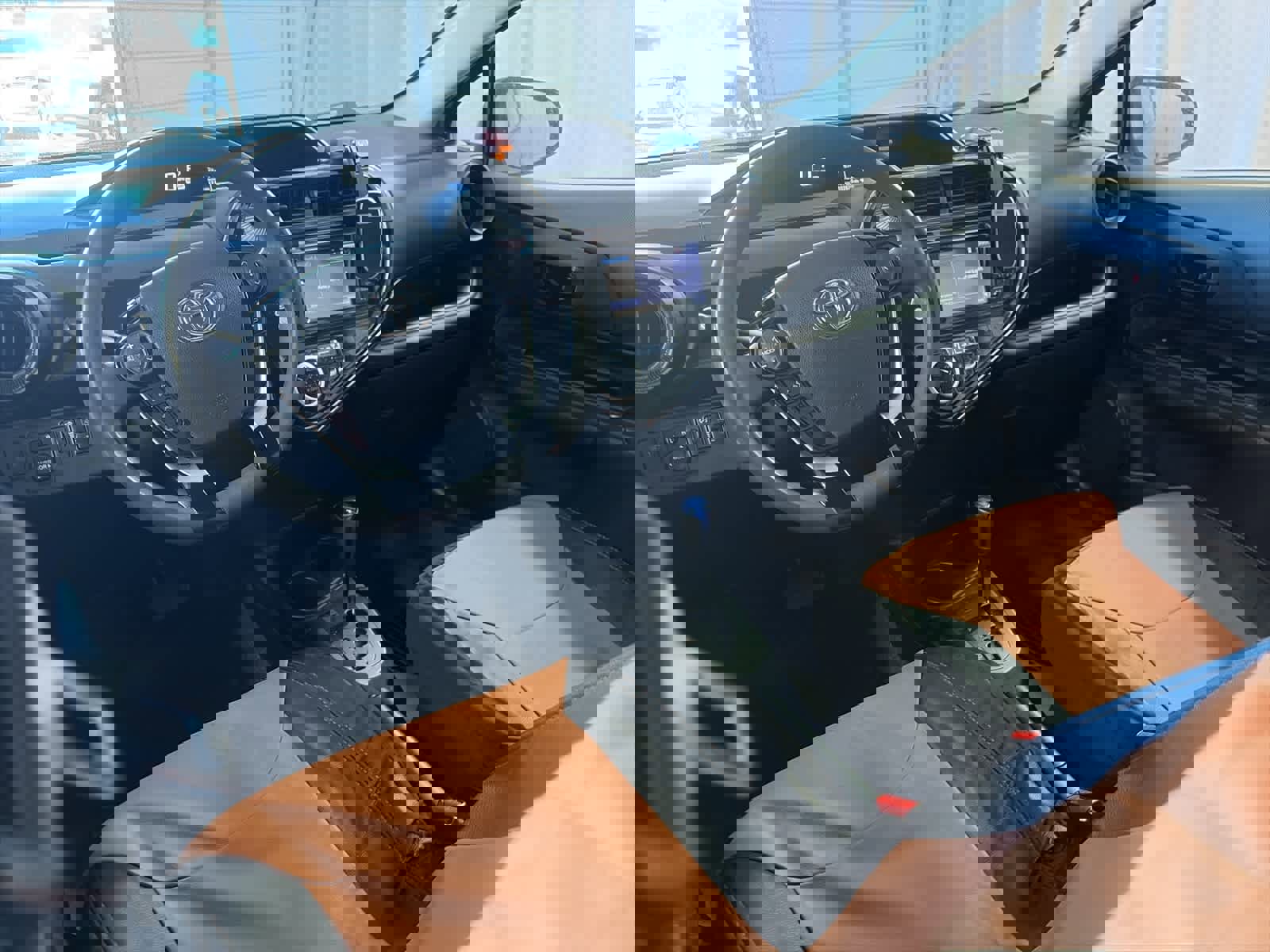 Used 2018 Toyota Prius C One image 23