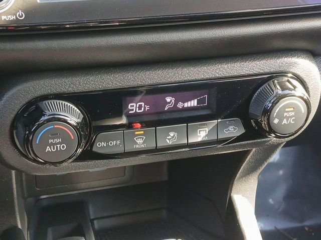 Used 2023 Nissan Kicks SR image 18