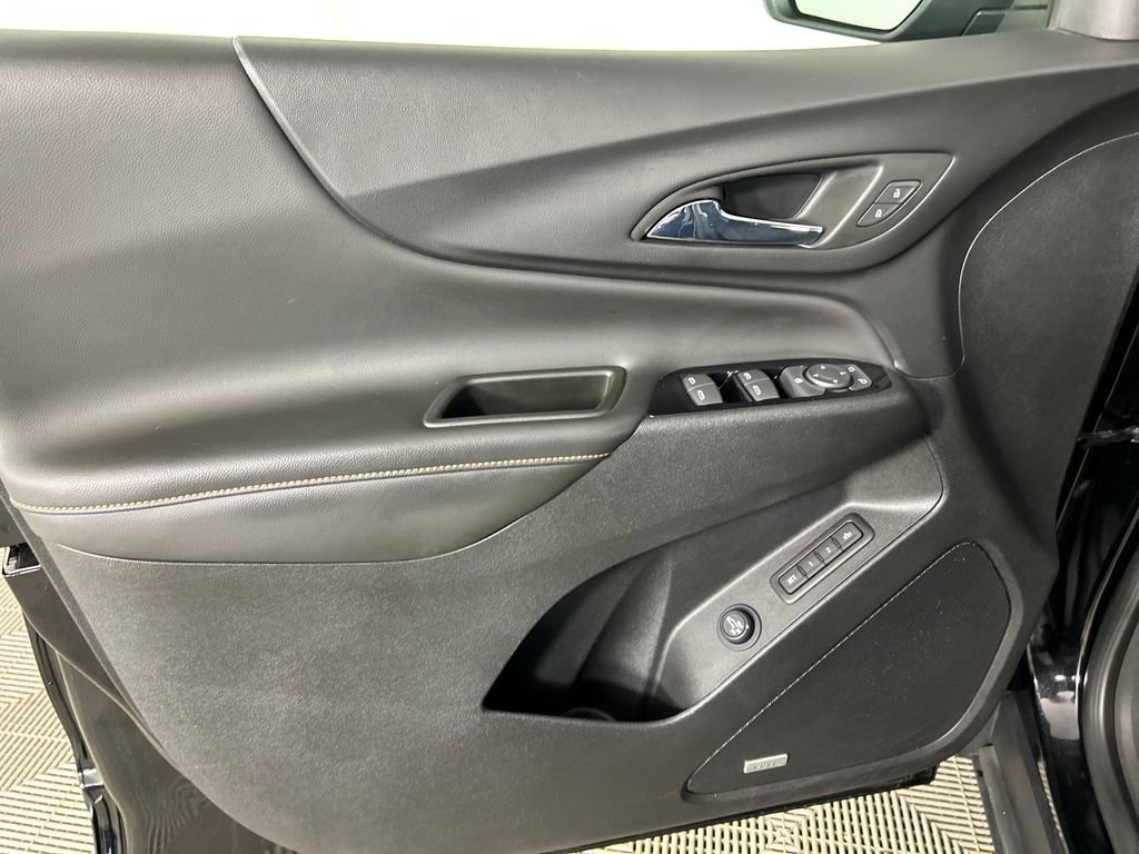 Used 2023 Chevrolet Equinox Premier image 11