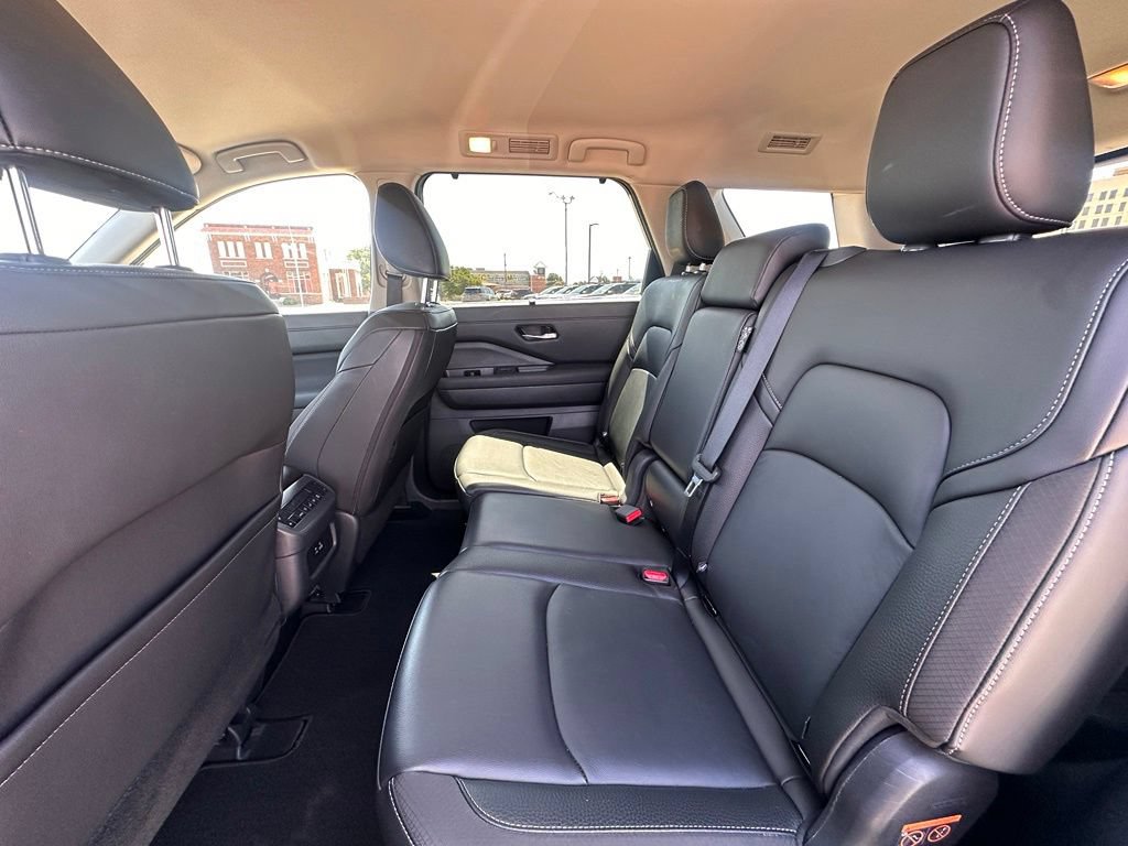 Certified 2025 Nissan Pathfinder SL AWD/4WD image 16