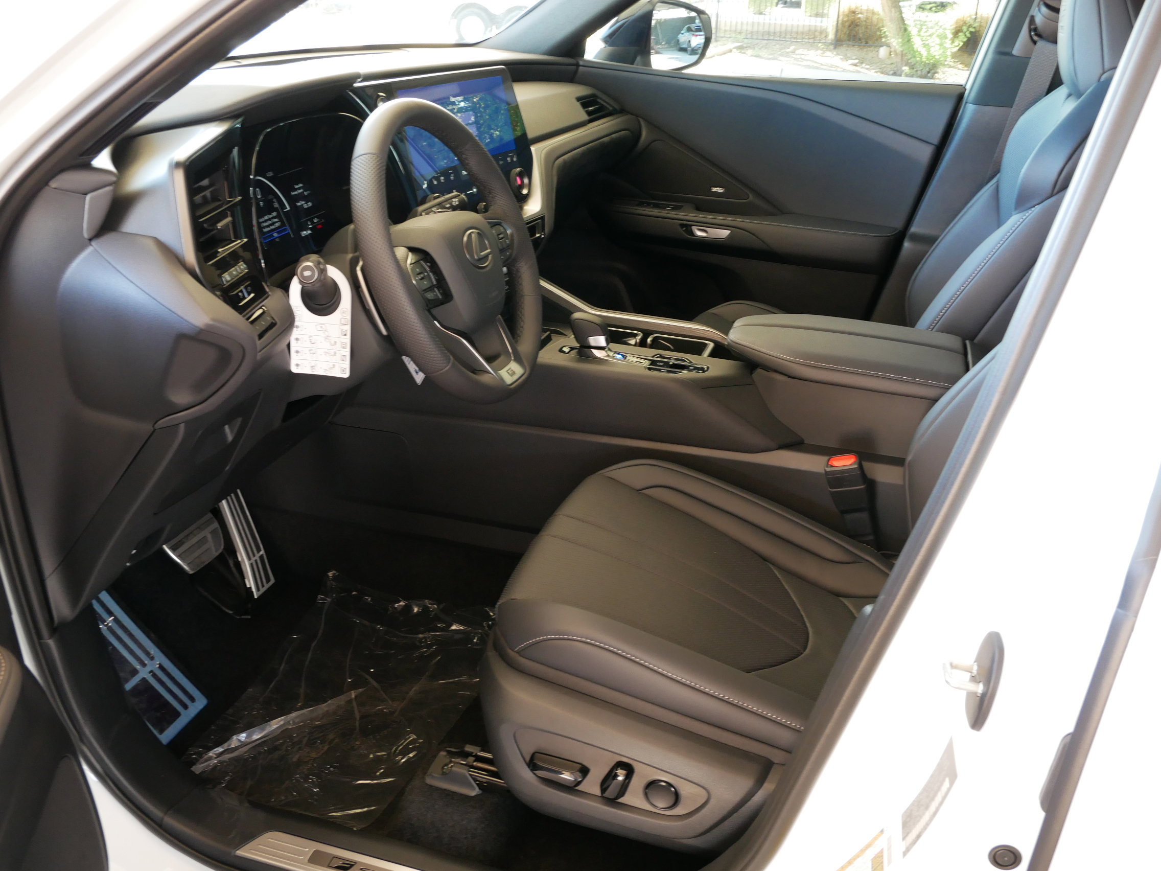 New 2026 Lexus TX 500h AWD image 4