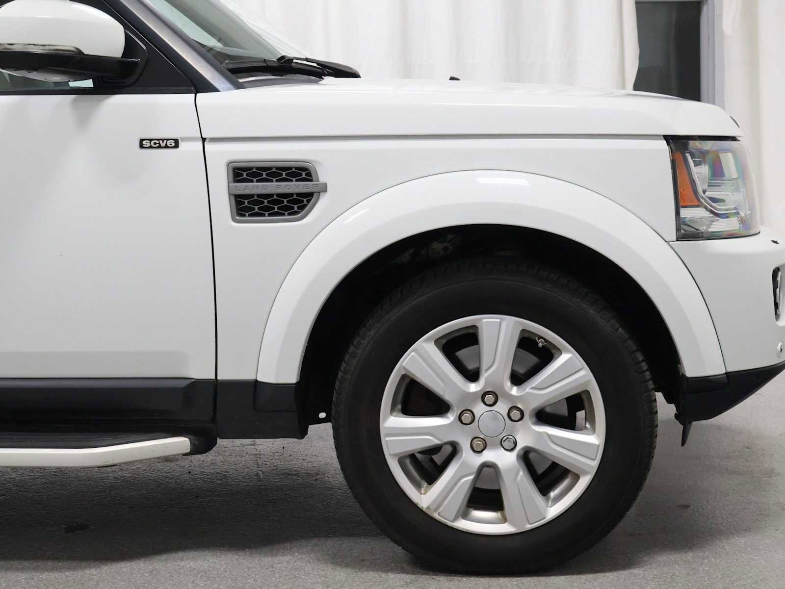 Used 2016 Land Rover LR4 HSE AWD/4WD image 11